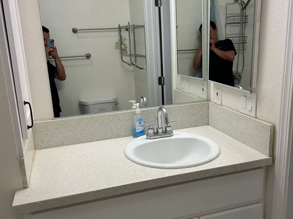 15722 S B St, Tustin, CA 92780