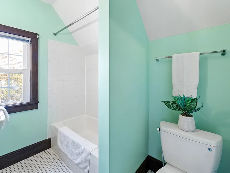 61 Woodlawn Ave — Photo 14