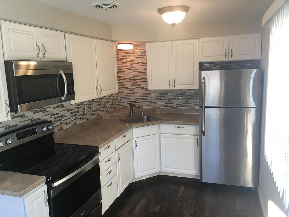 2nd image of 237 W Decorah Rd APT 1
