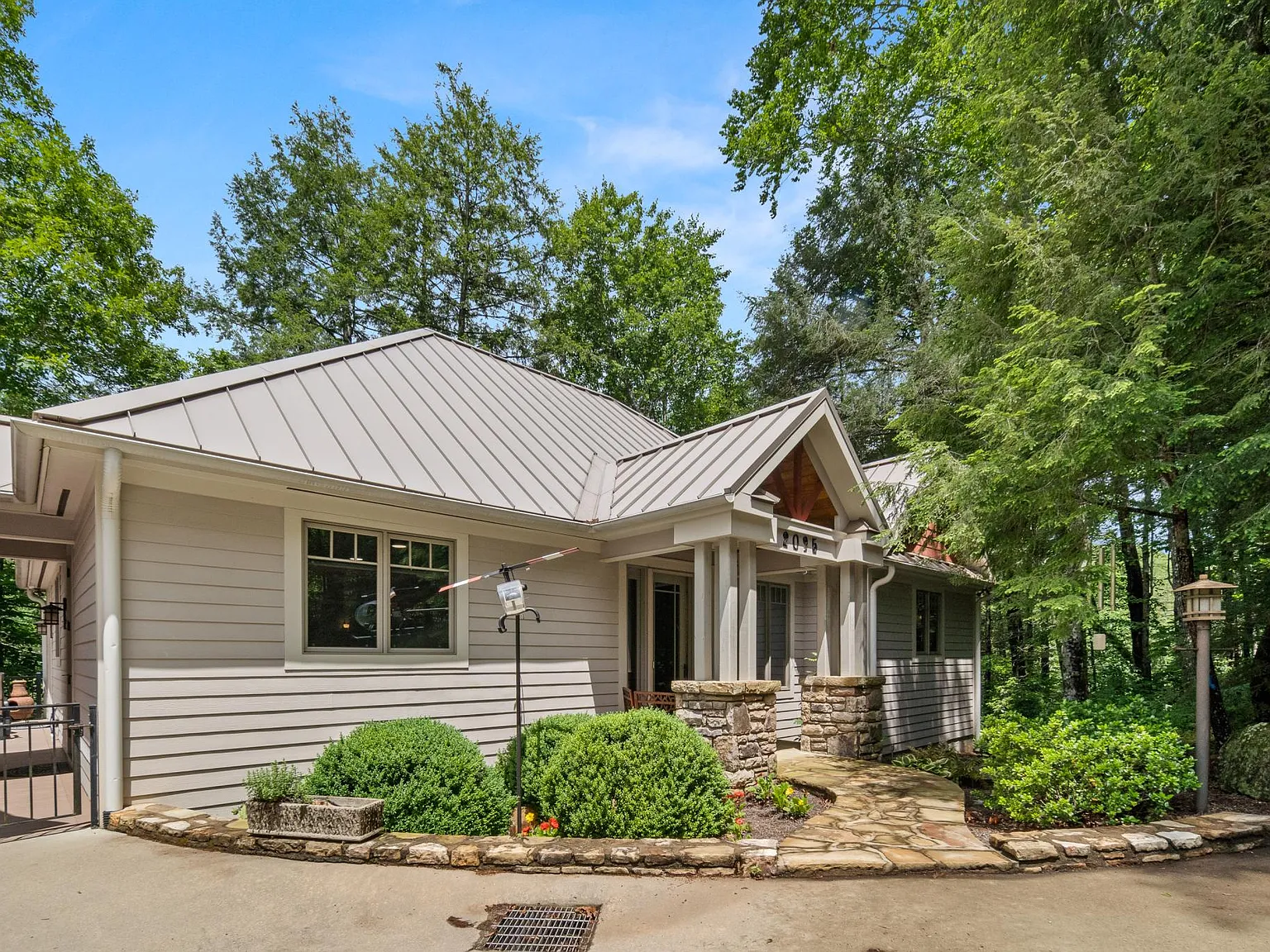 2095 Buffalo Creek Rd — Photo 3