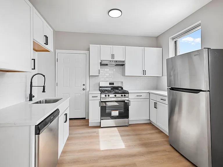 7518 N Seeley Ave #1E — Photo 1