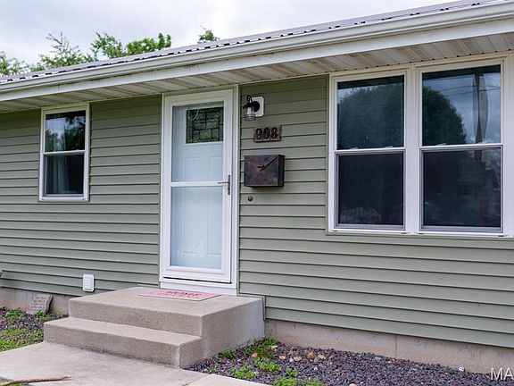 3rd image of 908 W Jackson Ave