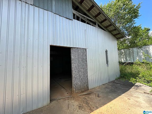 3rd image of 320 22nd Ave W #320