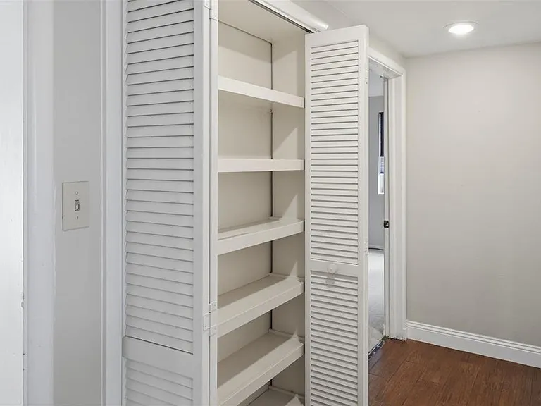 1228 Spring Lake Dr — Photo 16
