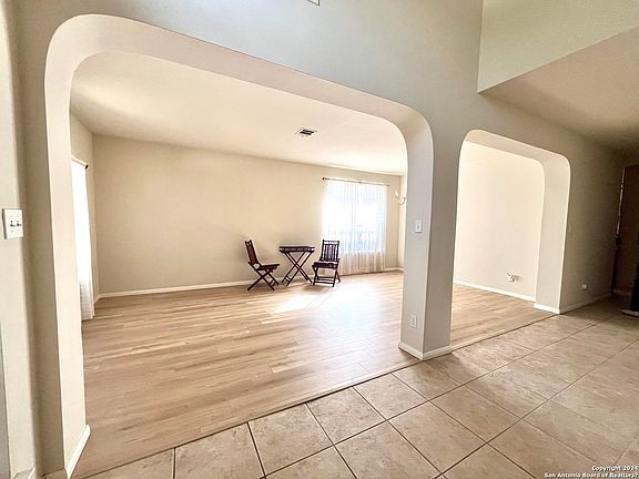 3rd image of 622 Midway Crest