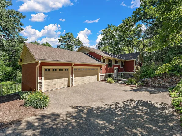 4815 120th St W, Apple Valley, MN 55124
