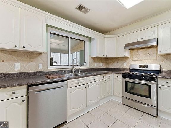 3rd image of 1358 Murdock Rd