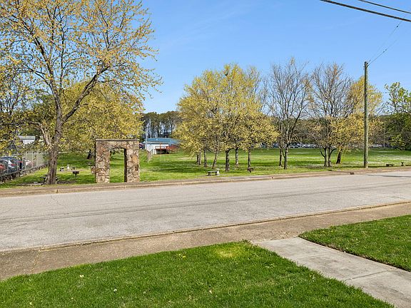 2nd image of 1132 Lincoln Park Ln