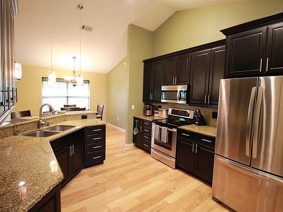 4th image of 4004 Lauren Ct
