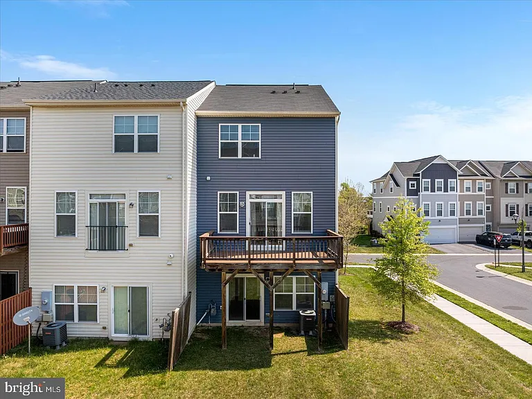 109 Splendor Garden Way — Photo 48