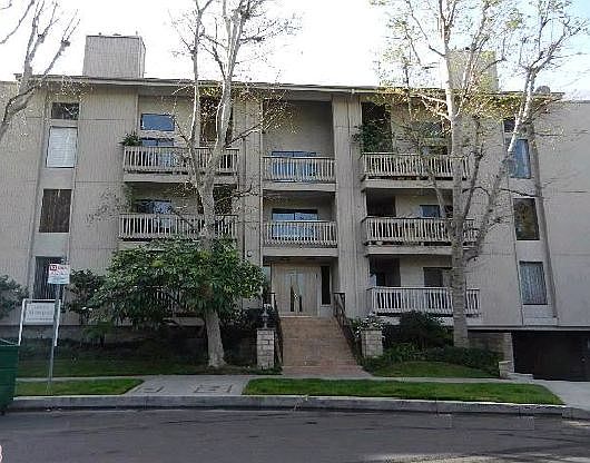 1st image of 16022 Moorpark St APT 101