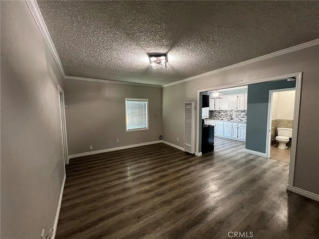 2 bed, 750 sqft, $2,300 — Photo 2