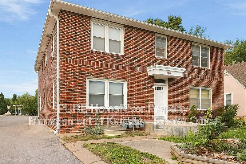 1239 SW Oakley Ave — Photo 2