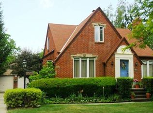 6824 Hollywood Dr, Parma, OH 44129