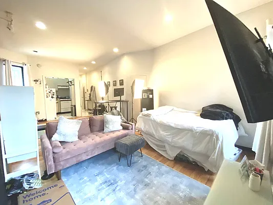 Rented by Bond New York | media 11