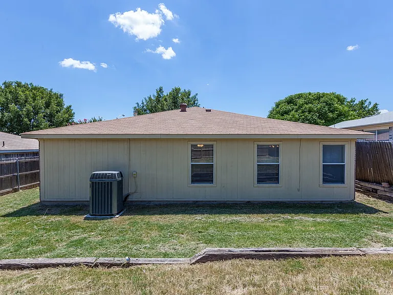 10216 Aurora Dr — Photo 13