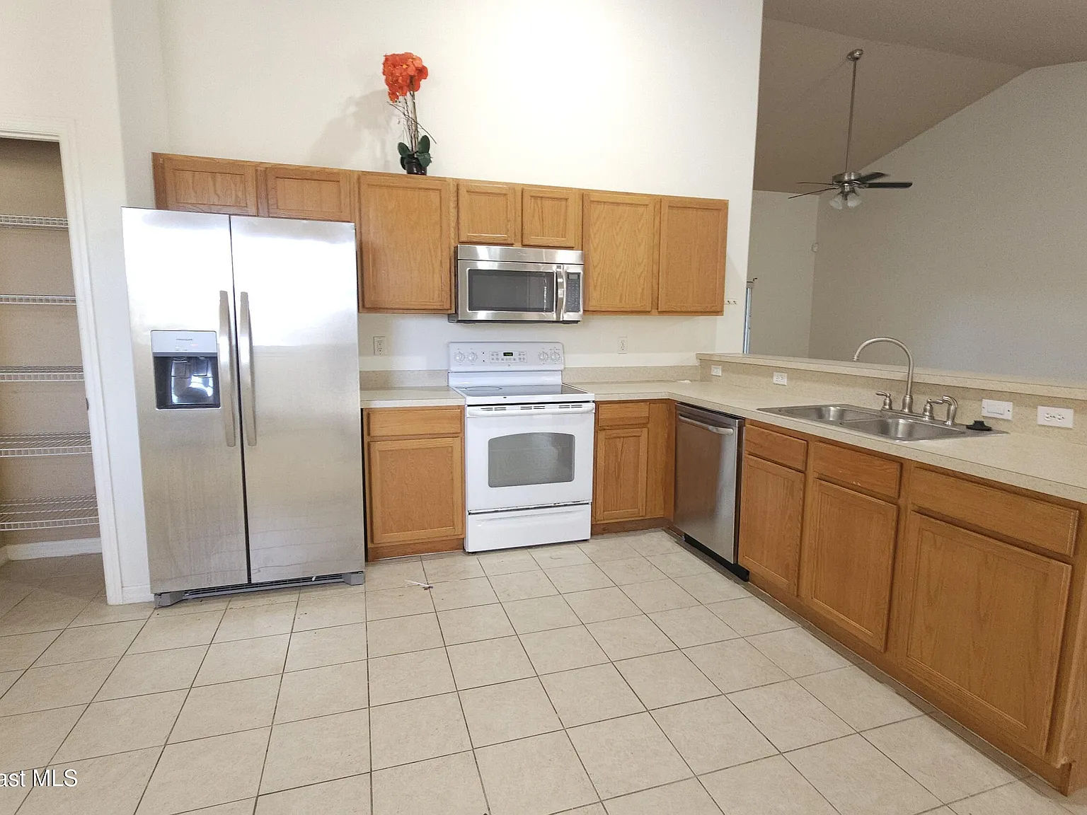 3 bed, 2.0 bath, 1781 sqft, $1,850 — Photo 4
