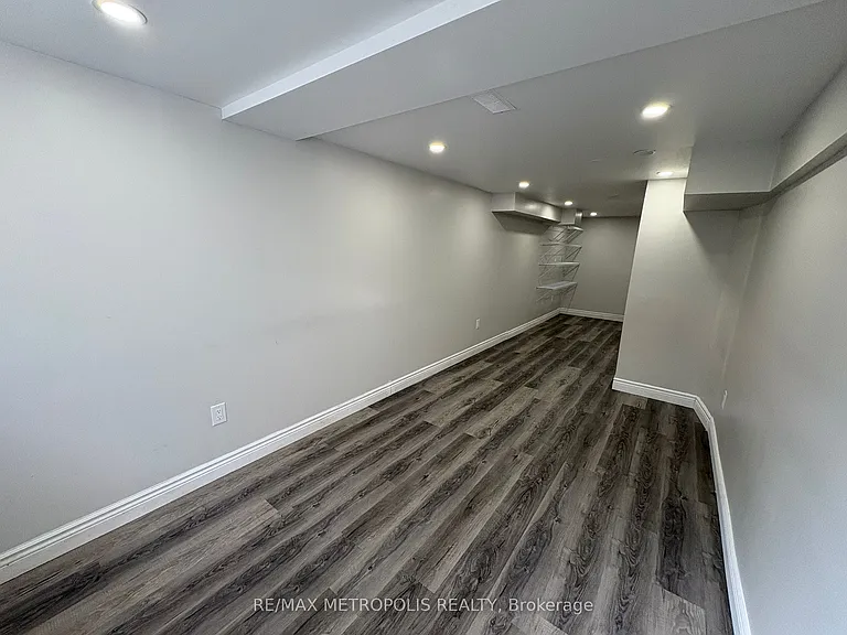 44 Endeavour Dr #BASEMENT — Photo 1