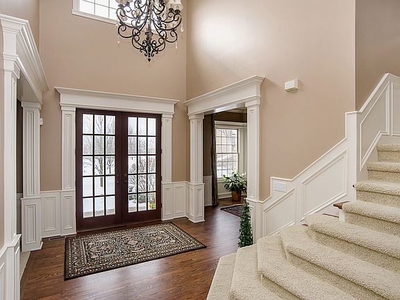 2nd image of 16209 Brookhollow Dr