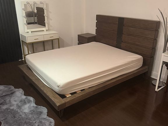Master bedroom with Queen size bed.