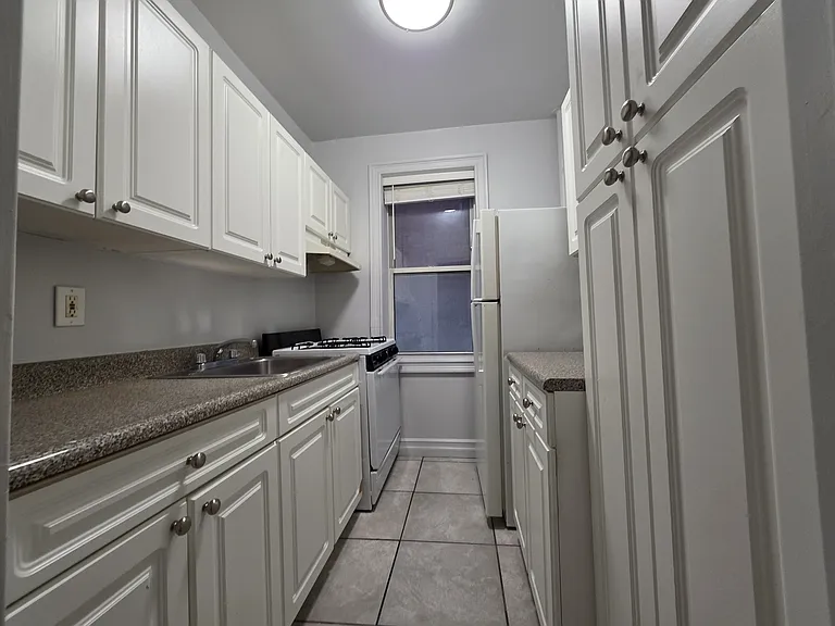 140 Vancortlandt Ave #2L — Photo 1