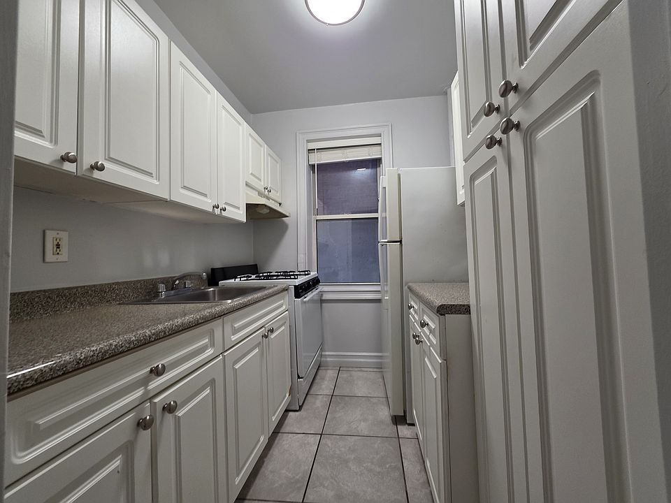 1st image of 140 Van Cortlandt Ave #2L