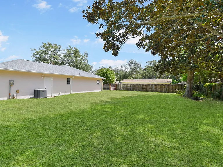 341 Shamrock Rd — Photo 5