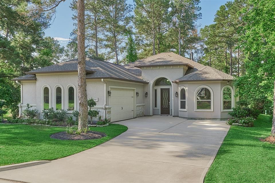 Welcome to 162 Monterrey Rd. W!