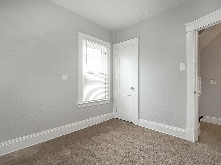 12917 Thornhurst Ave — Photo 9