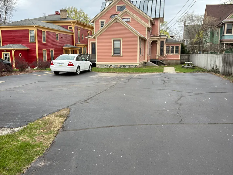 215 Lafayette Ave NE #4 — Photo 2