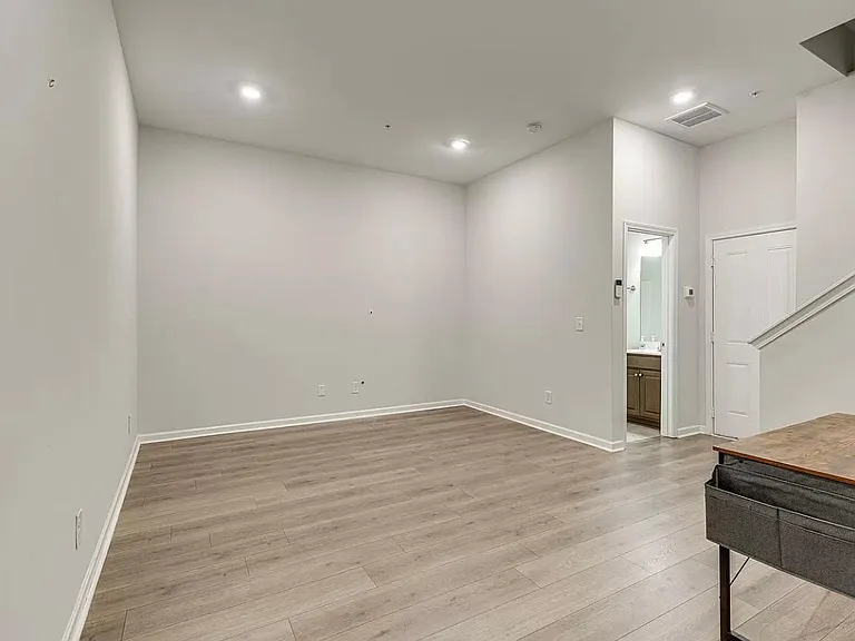 204 Kinsale Dr — Photo 8