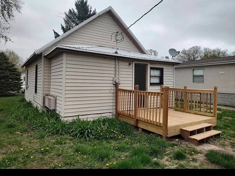 204 Oak St — Photo 6