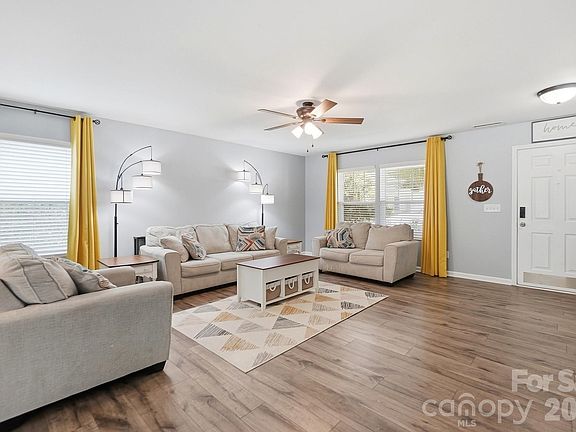 4th image of 513 Sansberry Dr