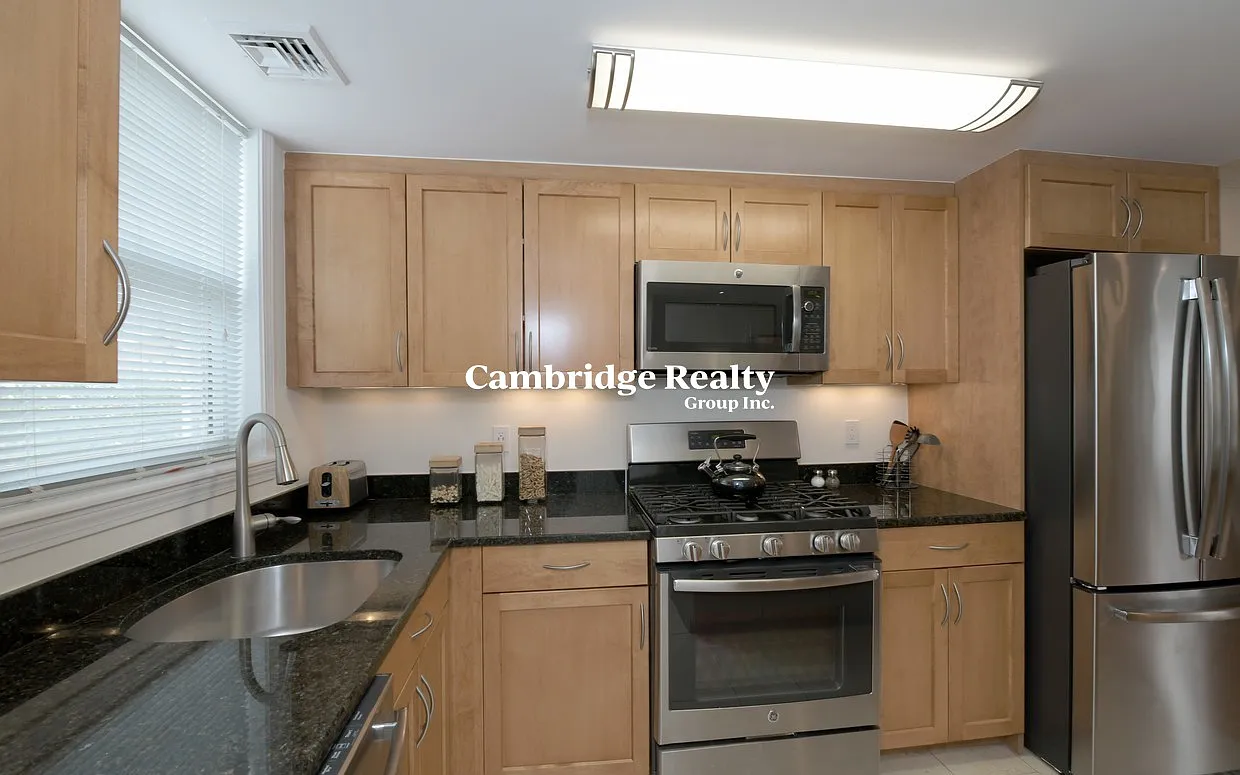 2 bed, 2.5 bath, 1235 sqft, $4,185 — Photo 3