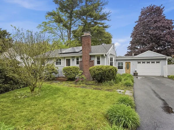 35 Burnham Rd, Lowell, MA 01852