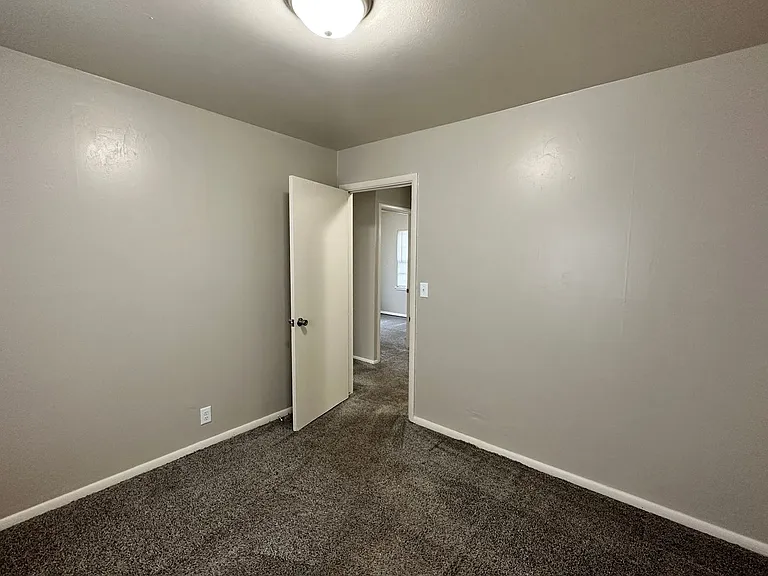 6239 N East Parkview St — Photo 16