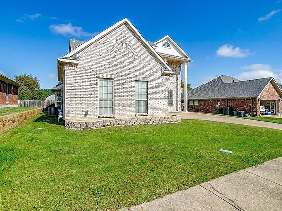 6805 Dogwood Ln, North Richland Hills, TX 76182 | MLS #20464176 | Zillow