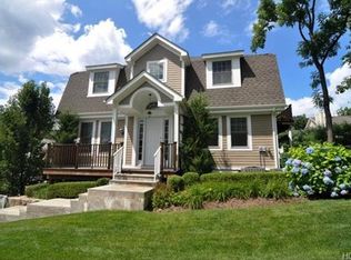 24 Glassbury Ct, Mount Kisco, NY 10549