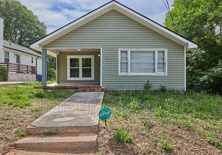 249 E Hampton Ave — Photo 2