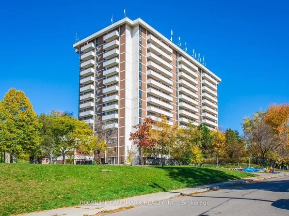 541 Blackthorn Ave #107, Toronto, ON M6M 5A6