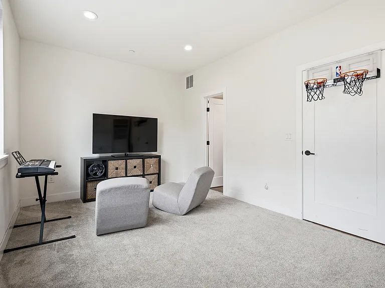 2352 Blue Grama Ln — Photo 32