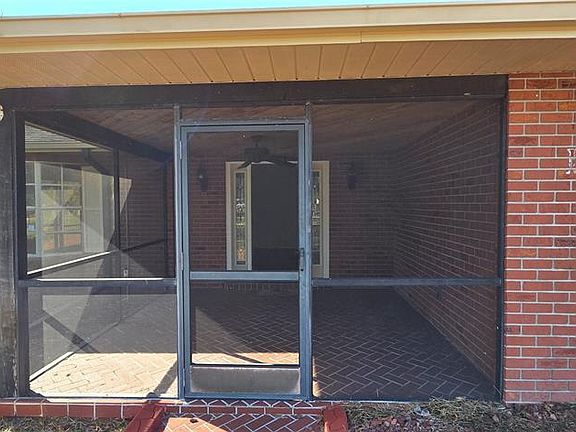 3rd image of 1702 S Miller Rd