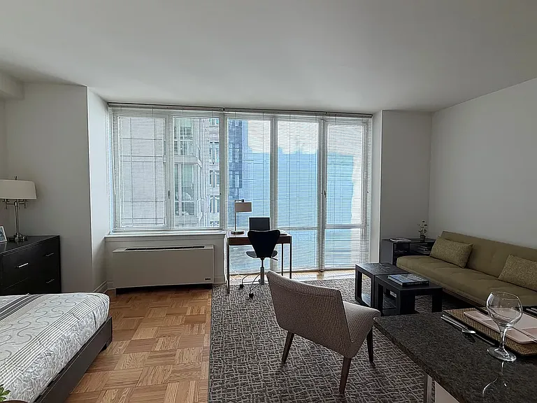 1510 Lexington Ave #6N — Photo 2