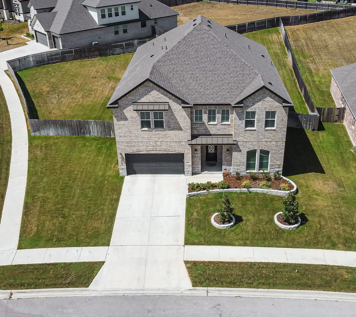Gorgeous 5 Bedroom Saratoga Home in Killeen — Photo 3