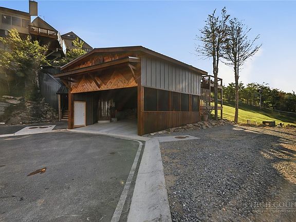 2nd image of 141 skiloft Road