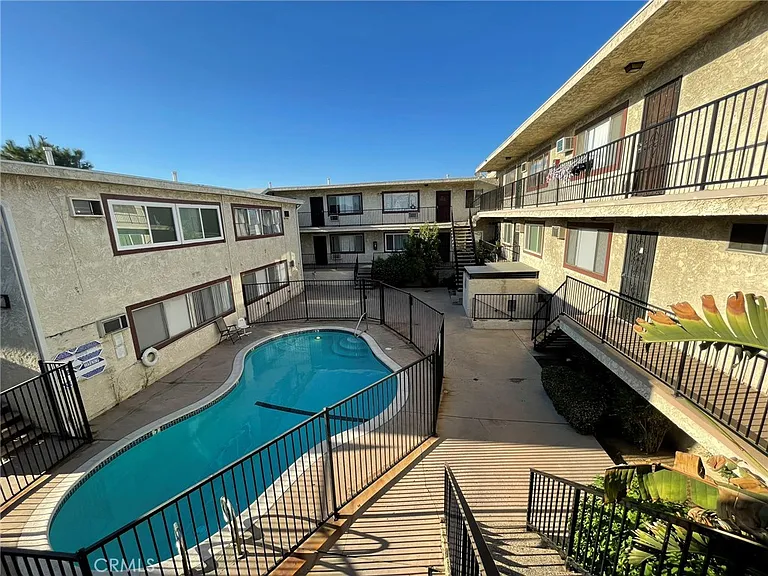 8800 Cedros Ave #111 — Photo 28