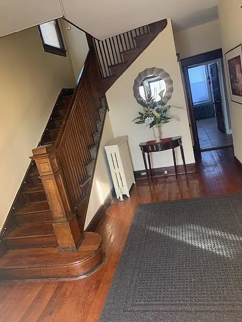 4 bed, 2.5 bath, 2086 sqft, $3,200 — Photo 2