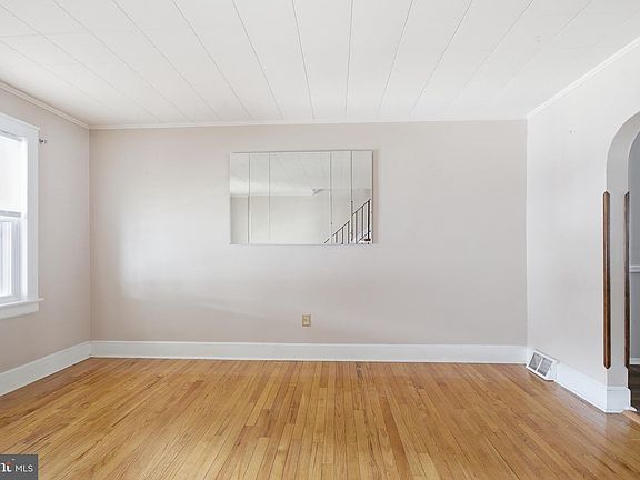 3rd image of 851 Delta Ave