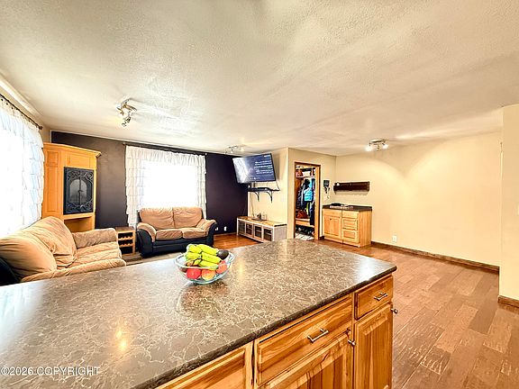 4th image of 930 Baleen Ave