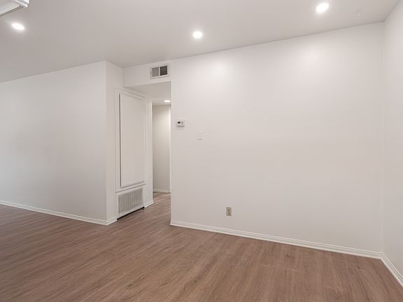 Dining Area & Hallway